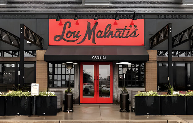 limo service Tinley Park to and from famous Lou Malnati's Pizza shop it is an Italian pizza chain